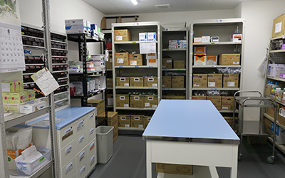 薬剤科の医薬品などを管理する倉庫